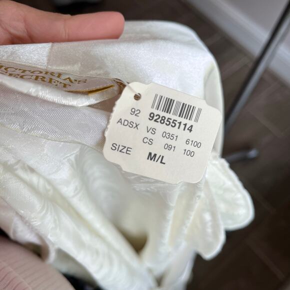 Victoria Secret Vintage Gold Label Ivory Deadstock Satin Long Belted Robe Sz M/L - Picture 10 of 11